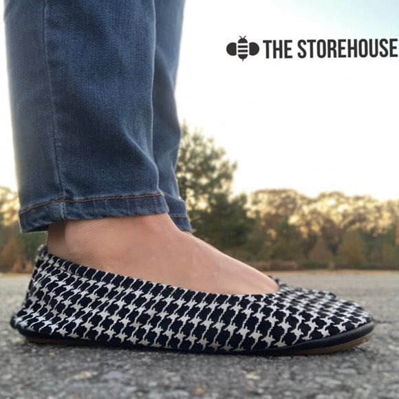 Storehouse Flats Houndstooth - Picture 5 of 10